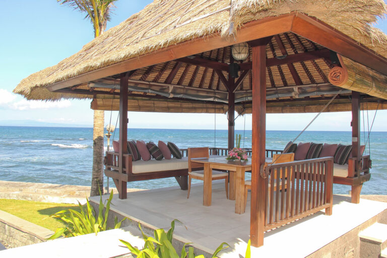 puri-saanti-beachfront-gazebo