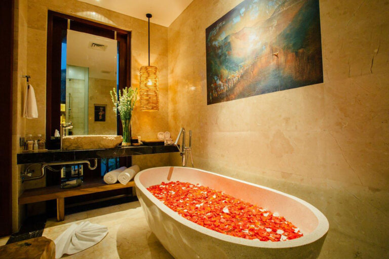 puri-saanti-suite-3-bathroom